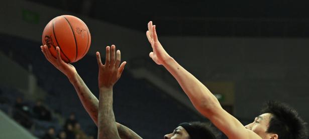 爱游戏体育平台-包含赛场上球员们拼尽全力，呈现出极具观赏性的比赛的词条