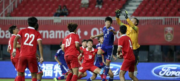 爱游戏亚洲官网-足球比赛精彩对决，球员拼尽全力争取胜利的简单介绍