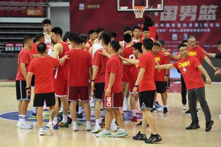 国内球员捍卫荣誉，向世界展现实力