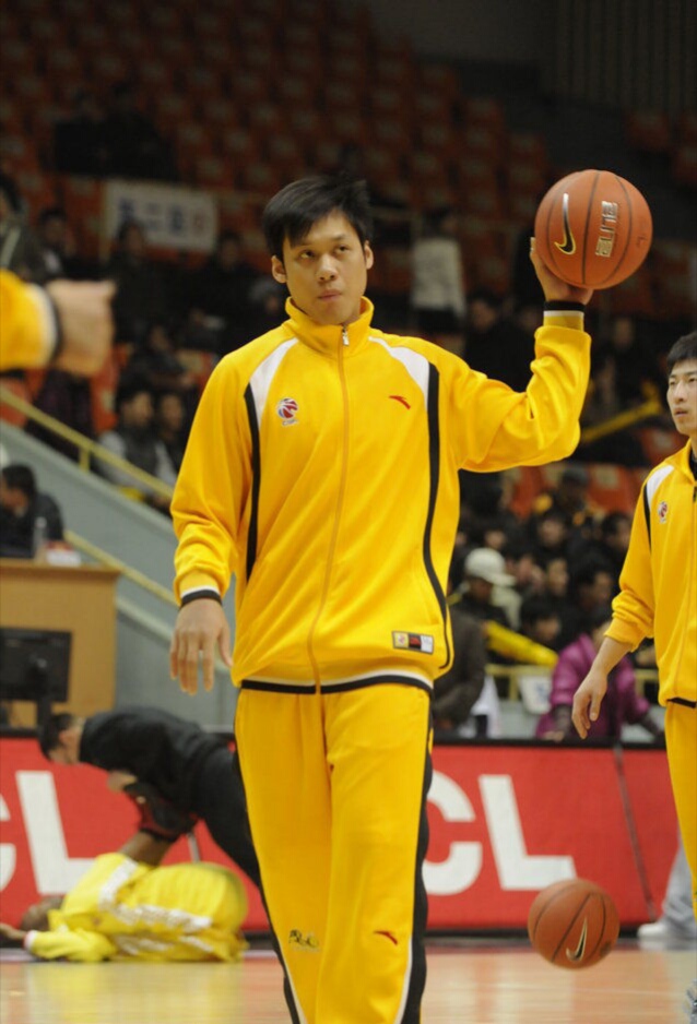 秘鲁水球选手勇猛无敌夺得冠军