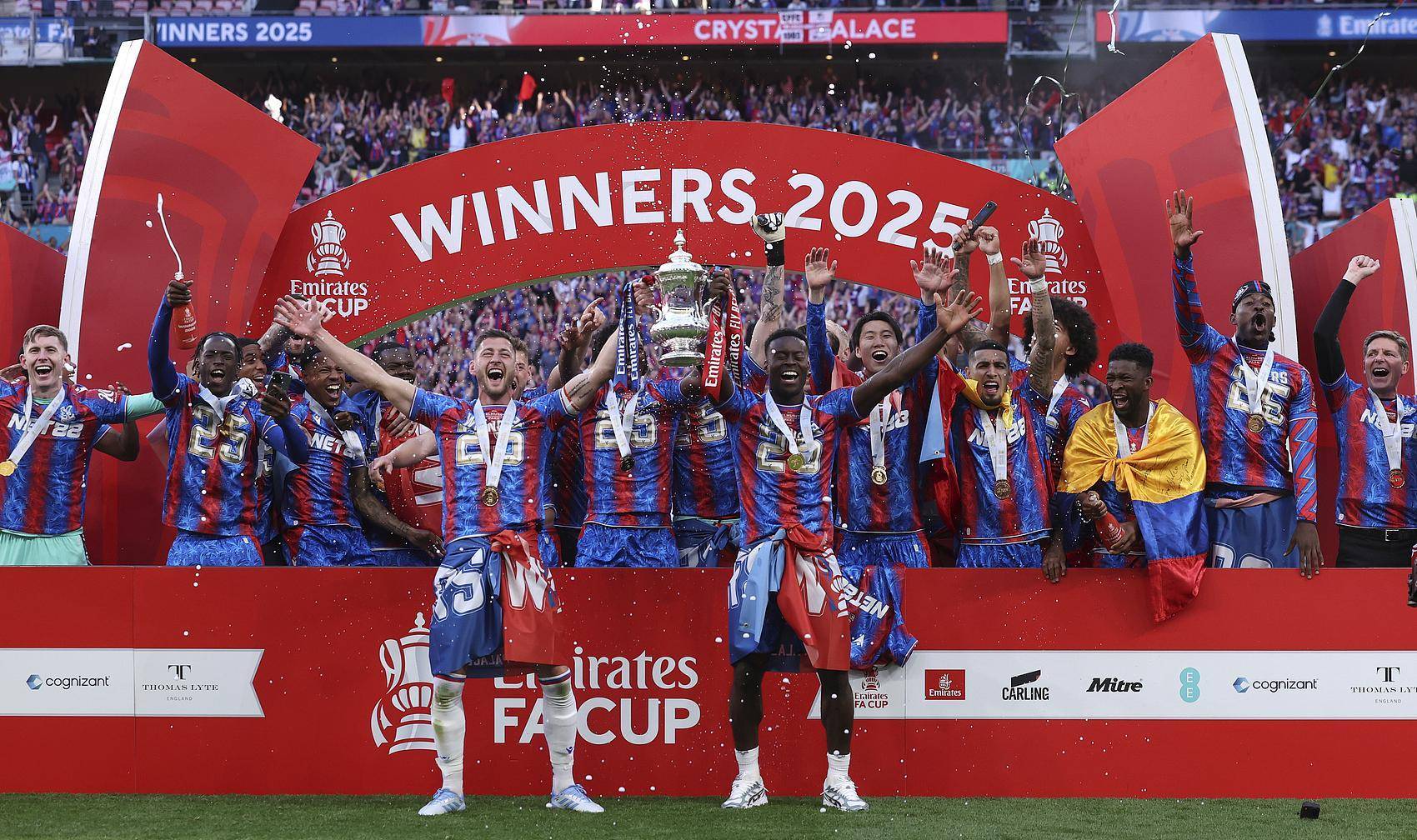 曼城中场展现出色表现取得胜利 曼城中场展现出色表现取得胜利