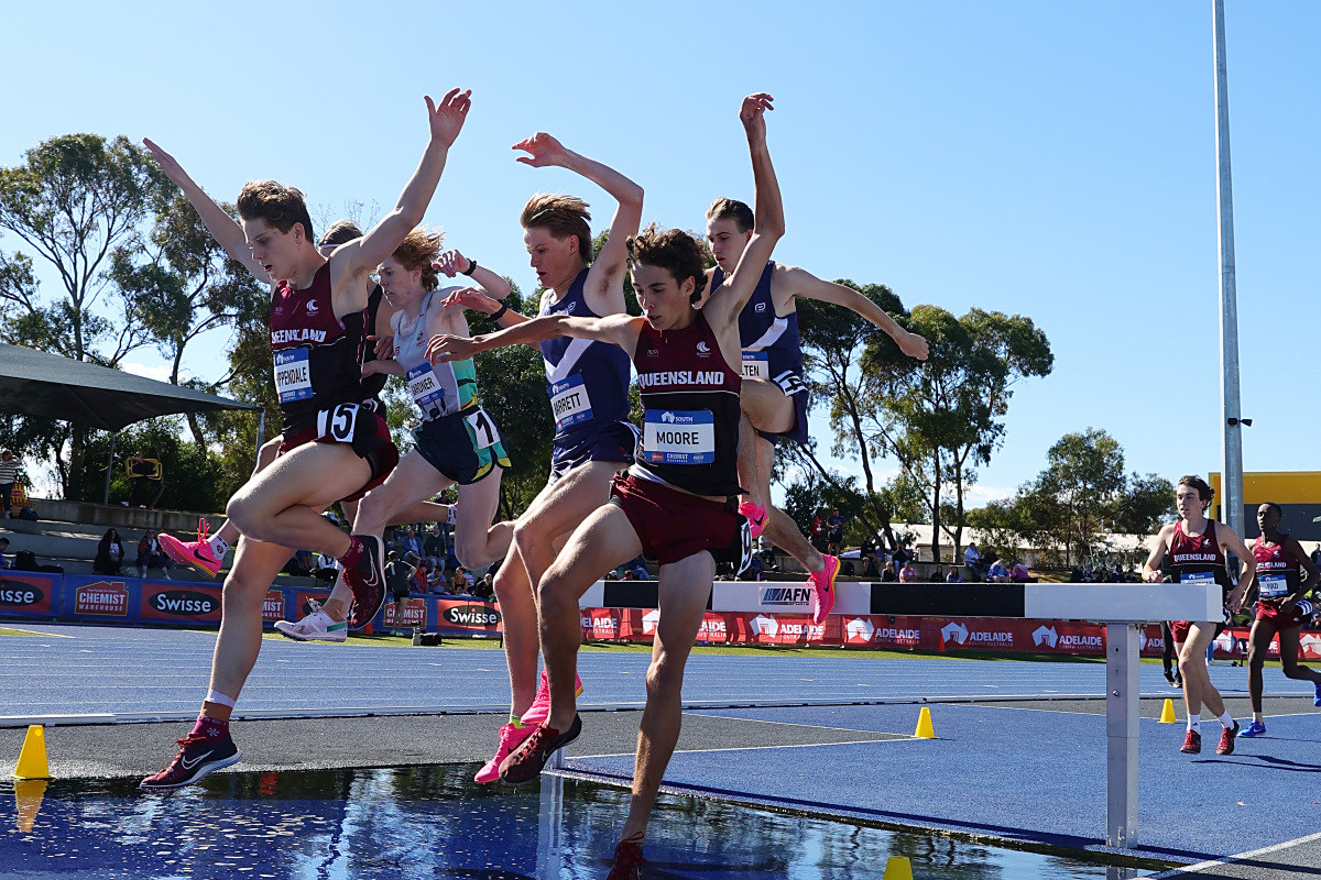 波兰选手在铁人三项比赛中突破自我 波兰选手在铁人三项比赛中突破自我
