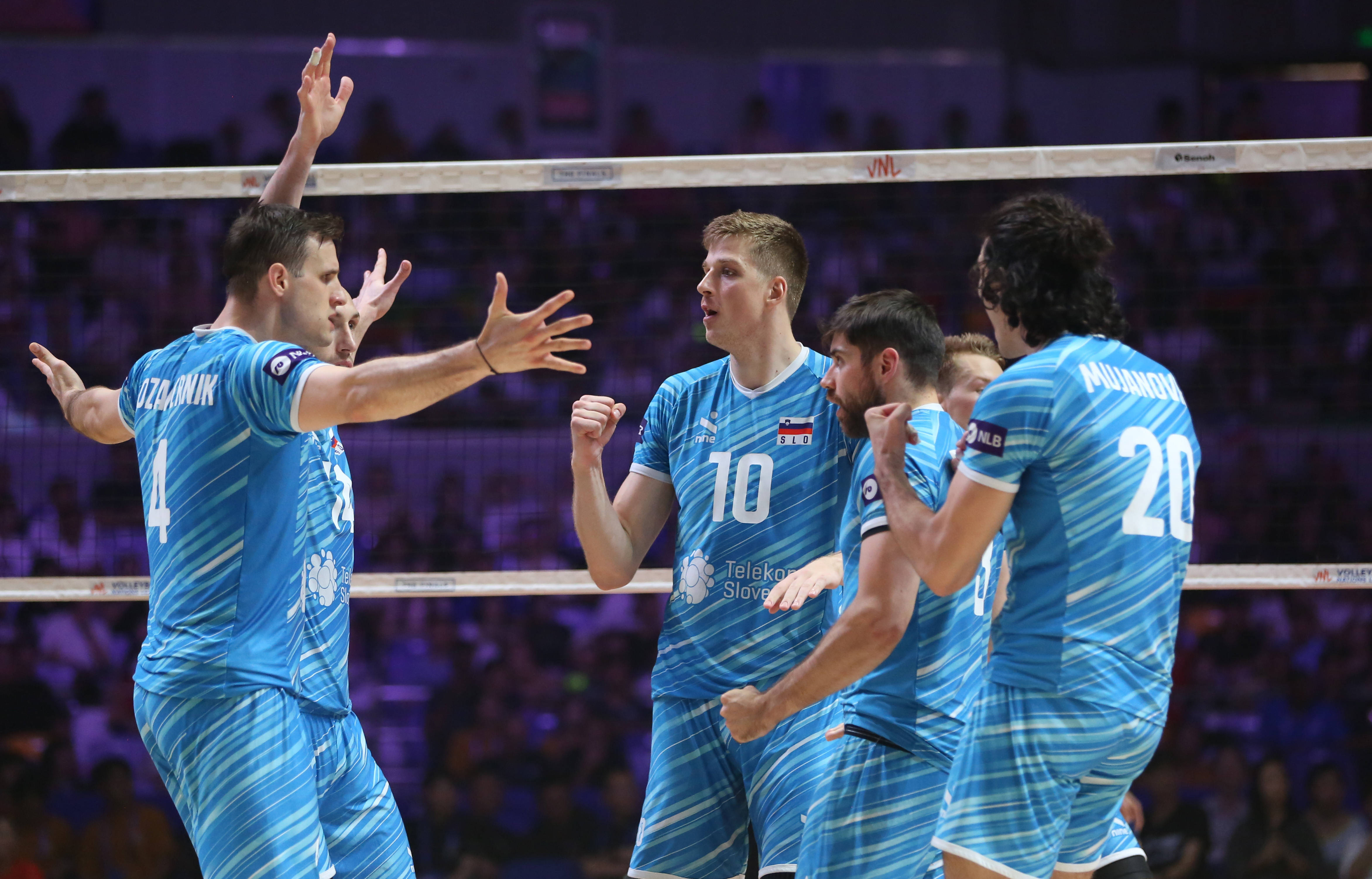 巴西排球队连胜三场晋级八强