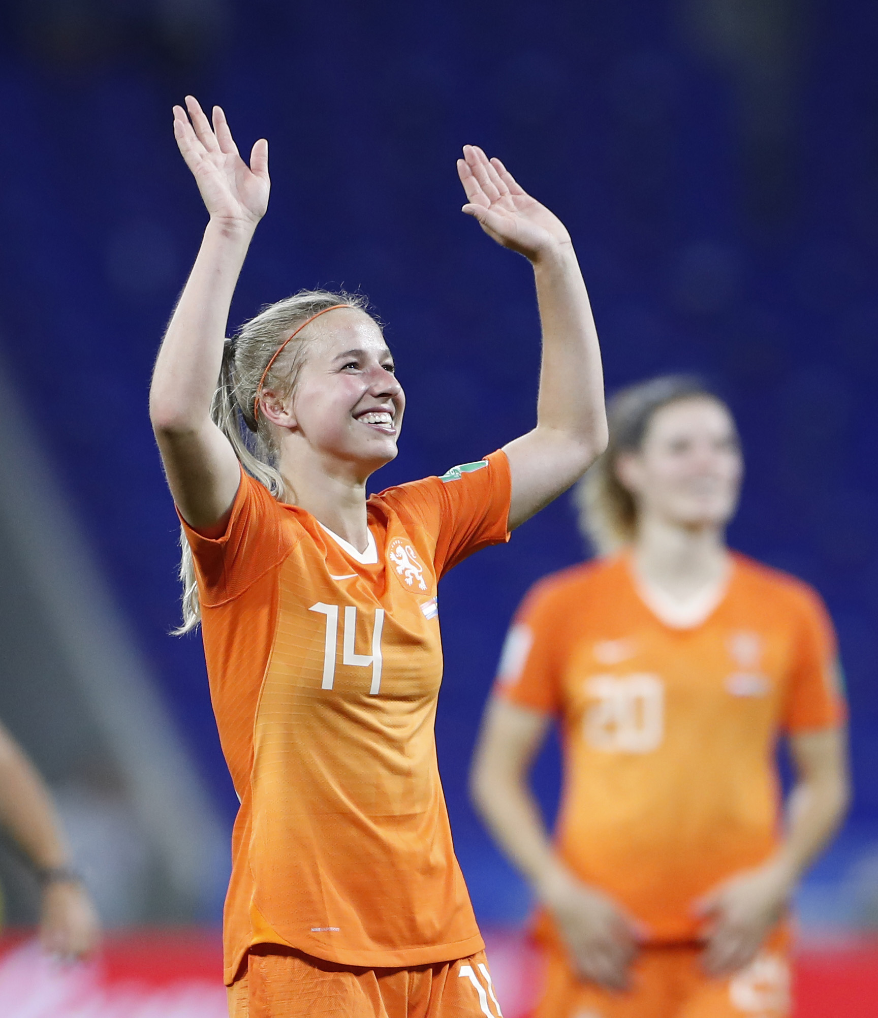 瑞典女子足球队携手晋级半决赛