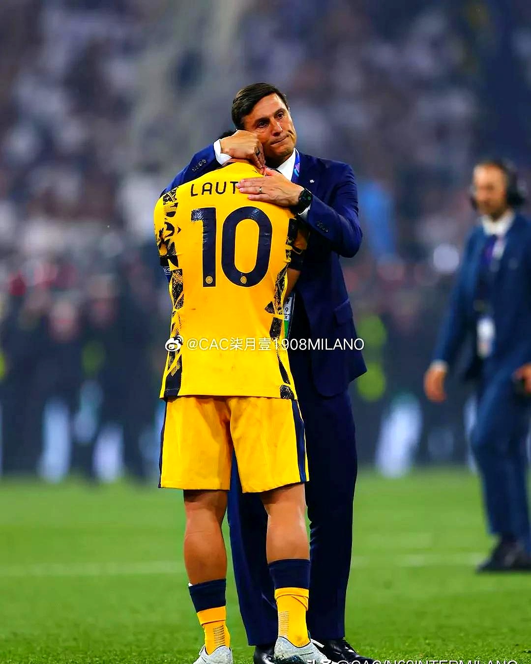 乌迪内斯击败对手，喜迎胜利