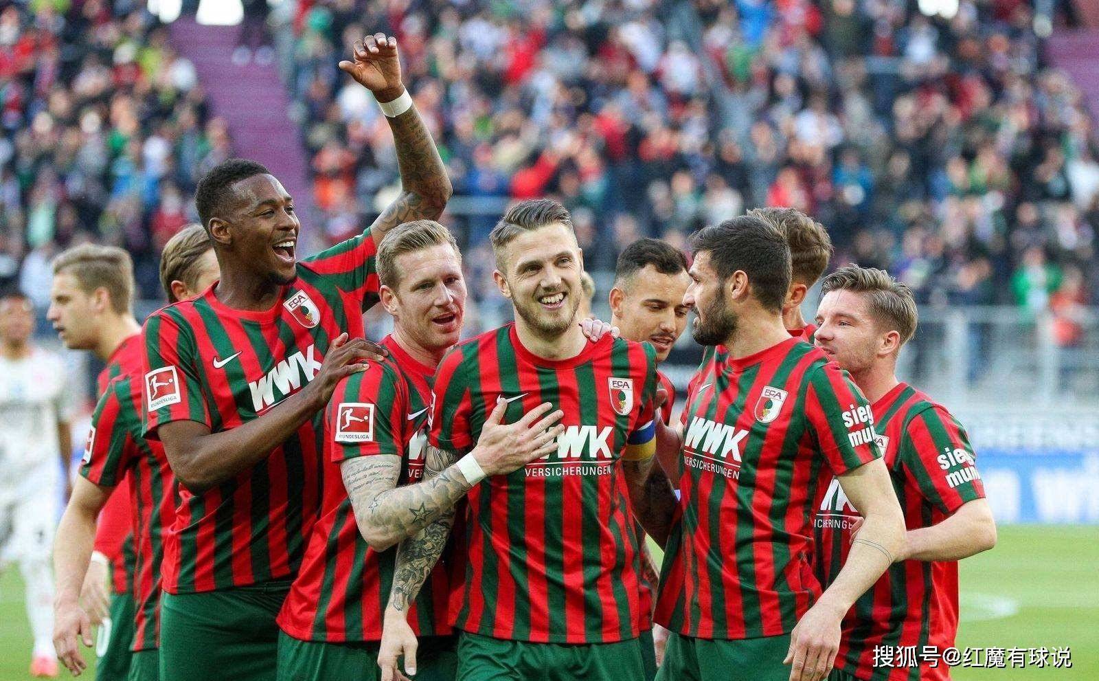 包含不莱梅展现团队默契，轻松战胜对手的词条