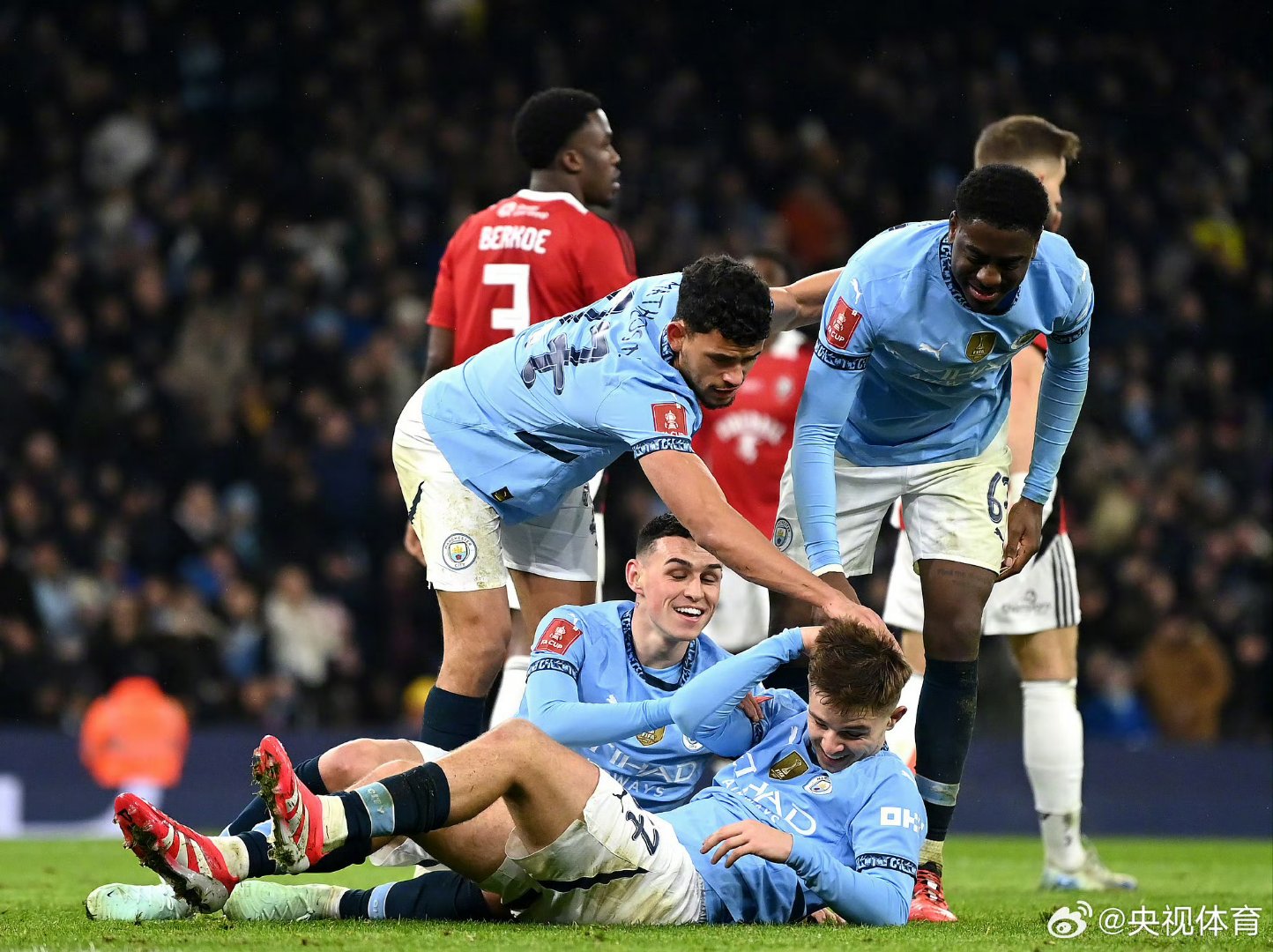 曼城遭遇惨败,无缘欧冠决赛! 曼城遭遇惨败,无缘欧冠决赛!