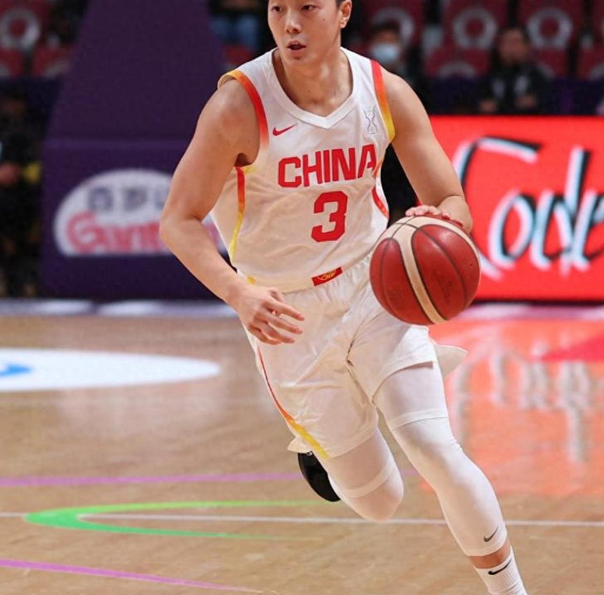 关于篮球新秀亮相比赛，风头无两的信息